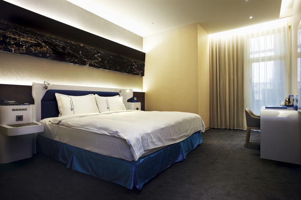 Airline Inn Green Park Way Taichung Buitenkant foto