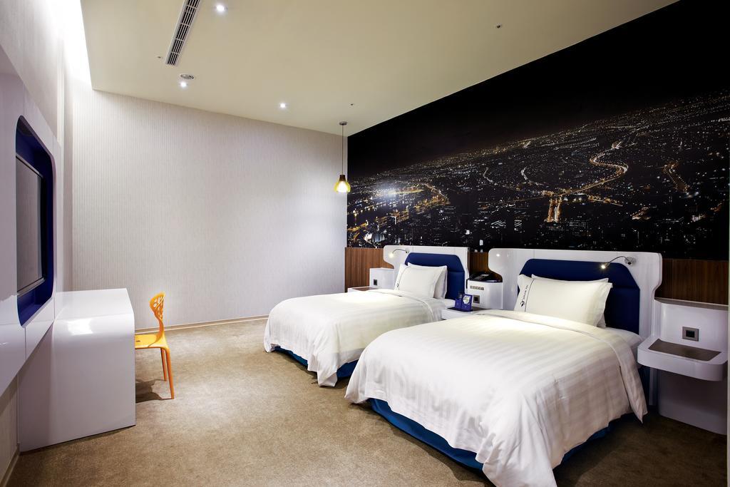Airline Inn Green Park Way Taichung Buitenkant foto