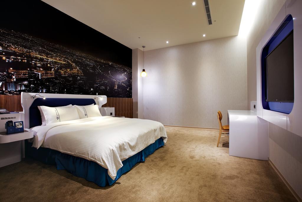 Airline Inn Green Park Way Taichung Buitenkant foto