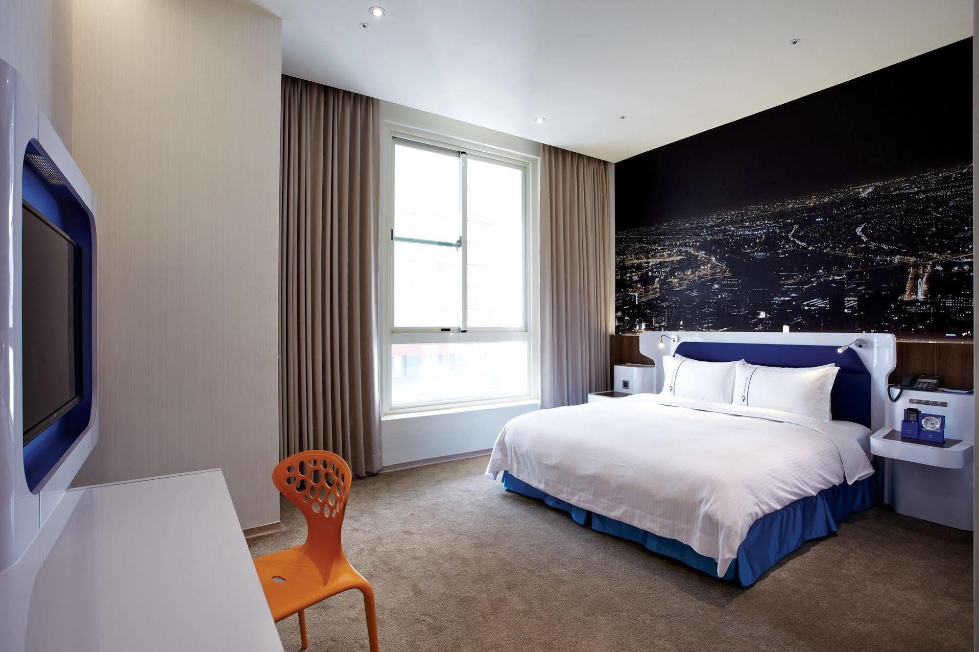 Airline Inn Green Park Way Taichung Buitenkant foto
