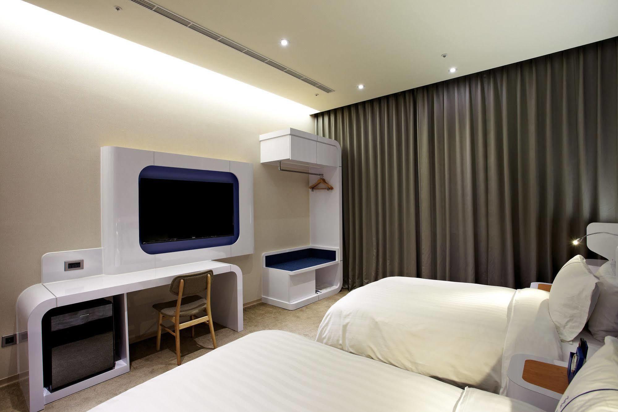 Airline Inn Green Park Way Taichung Buitenkant foto