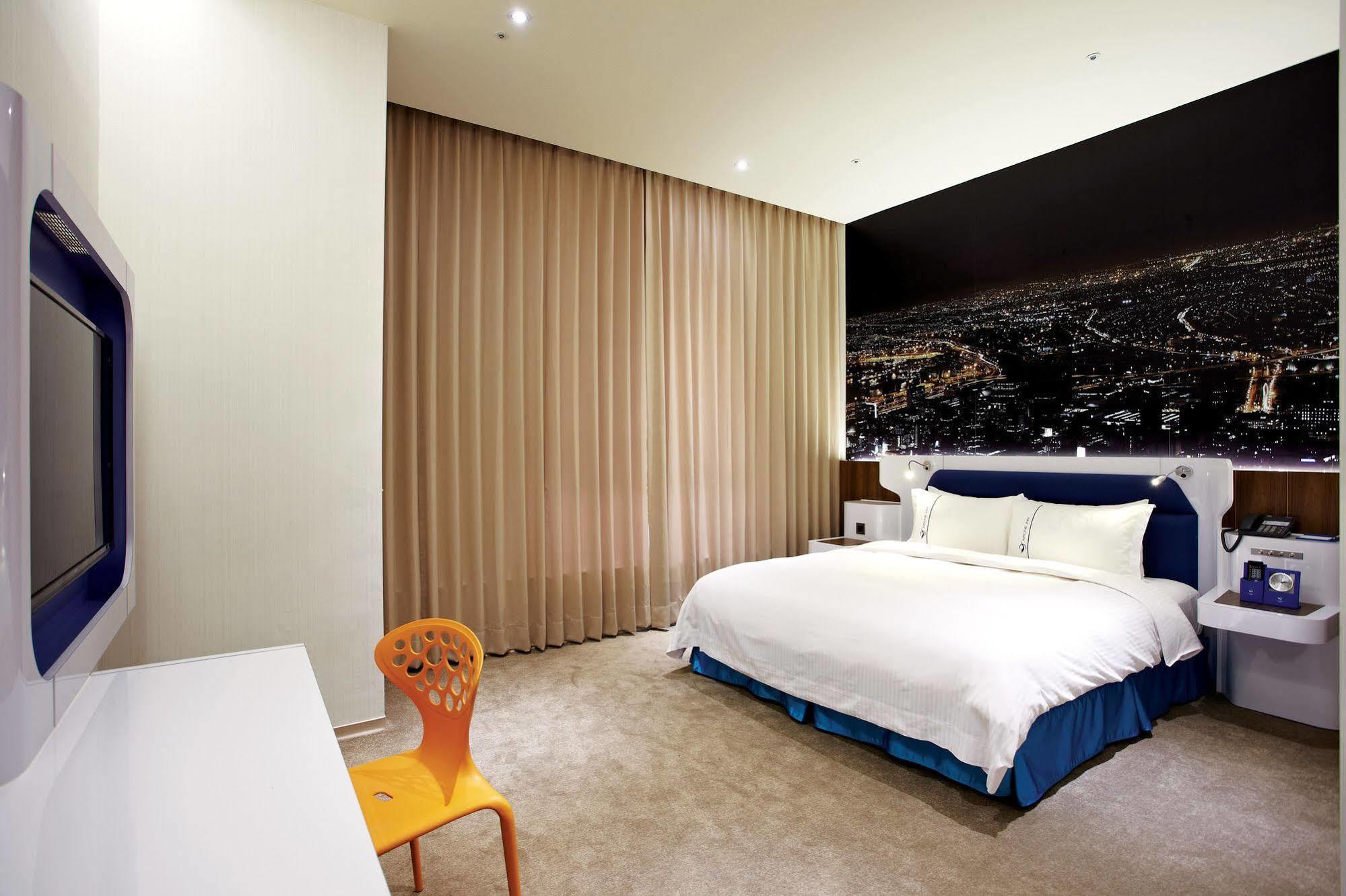 Airline Inn Green Park Way Taichung Buitenkant foto