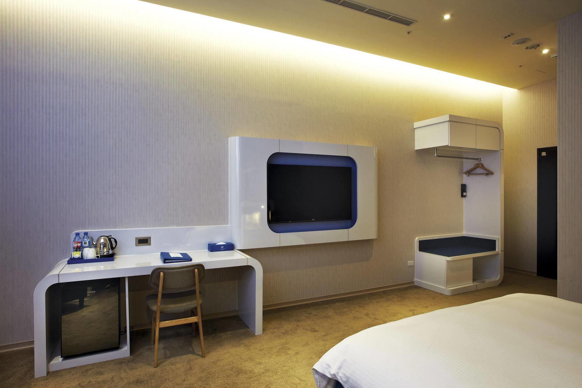 Airline Inn Green Park Way Taichung Buitenkant foto